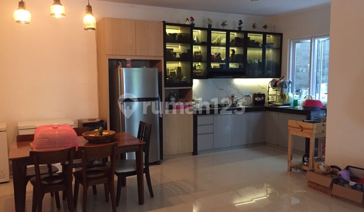 Dijual rumah rapi bagus sevilla bsd city