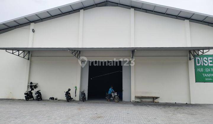 Gudang Baru Pinggir Jalan Utama Kawasan Industri Candi Gatsu