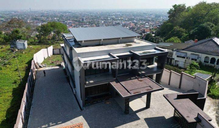  Rumah Mewah Di Candisari . Ada View Kota . Bangunan  Baru 1