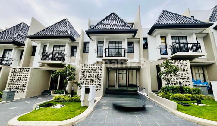 "Asking price:"
3-Storey House with Attic Room in Summarecon