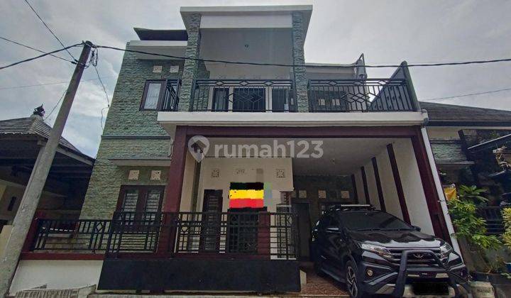 2 Storey House Well Maintained & Clean Condition One Gate System Quiet Environment Near Public Facilities In Taman Griya Jimbaran Good Semi Furnished House SHM - Freehold Certificate in Taman Griya, Jimbaran 1