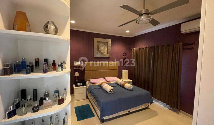 RUMAH 3 LANTAI LINGKUNGAN TENANG SEMI FURNISHED DI NUSADUA 2