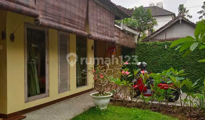 Rumah 1 Lantai Kamar Tidur 3 Ada Taman bisa Disewa Jangka Panjang Lokasi Strategis Dekat Cafe dan Restoran di Jalan Bidadari Kerobokan Kelod 2