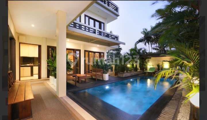 Villa Bagus 3 Lantai Ada Rooftop View Gwk Luas 350 M2 5 Kamar Tidur Di Graha Pecatu Vila di Jl. Sahadewa No.46, Pecatu, Kuta Selatan, Badung, Bali, Indonesia, 80361, Pecatu 350.0 m² SHM