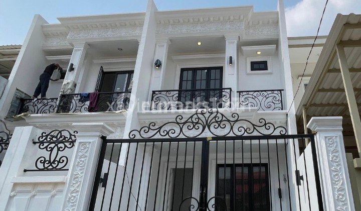 Rumah Brand New American Classic di Duta Garden Tangerang 1