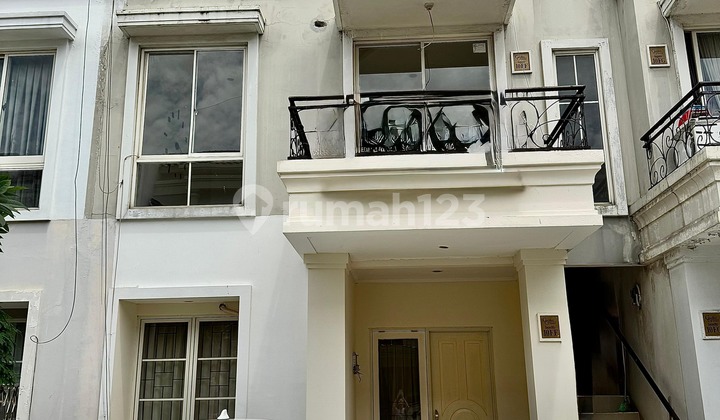 Town House Gading Grande di Kelapa Gading Uk 6x17 memiliki 5 Kamar Tidur !