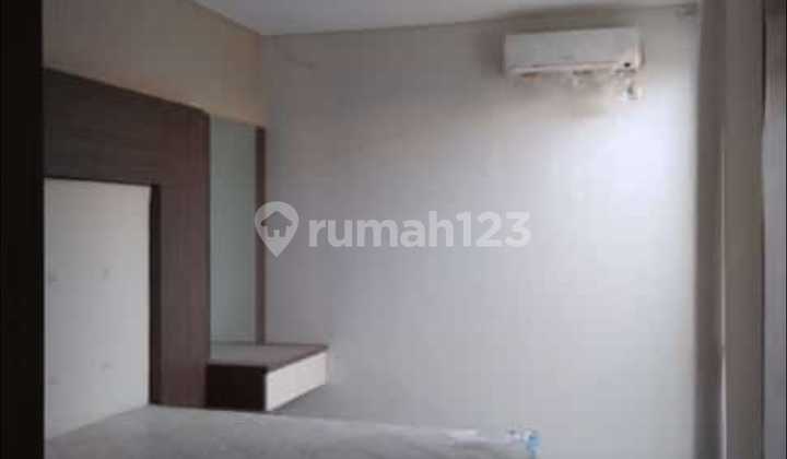 Rumah minimalis modern 2 lantai di Royal Park Residence Gunung Anyar 2