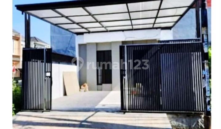 Rumah modern 2,5 lantai di kuwukan lontar surabaya barat siap huni Rumah modern 2,5 lantai di kuwukan lontar surabaya barat siap huni