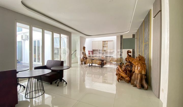 Rumah mewah di Taman gapura citraland surabaya barat Rumah mewah di Taman gapura citraland surabaya barat