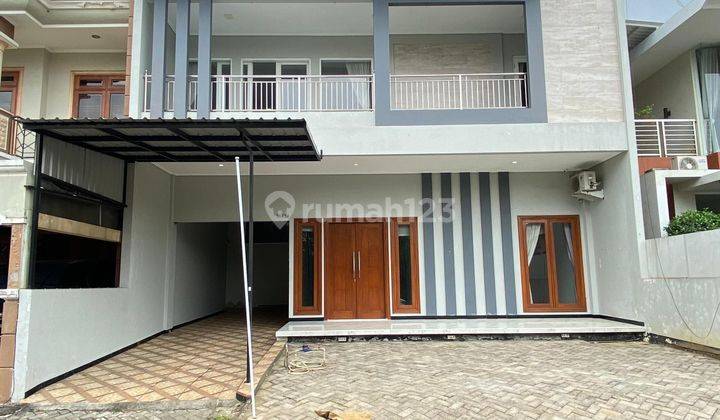 Rumah Mewah 2 Lantai Siap Huni Furnish Villa Taman Telaga Citraland Surabaya Barat  1