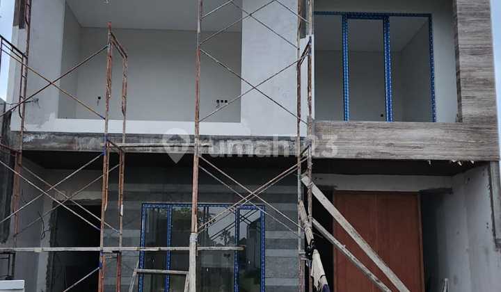 Rumah Baru Gress High Spec Minimalis Woodland Citraland Surabaya Barat  2
