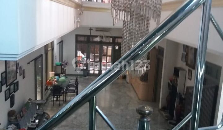 Rumah mewah 2 lantai di Darmo permai timur SHM Bagus hadap Selatan surabaya barat 2