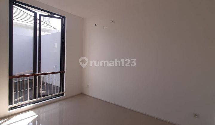 Rumah Baru Modern Minimalis Siap Huni Buona Vista Citraland Surabaya Barat, Surabaya 2