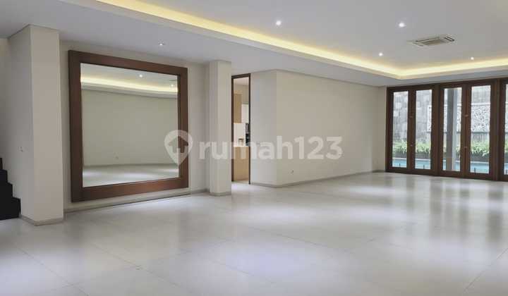 Disewakan Rumah Mewah 4 Kamar di Menteng With Pool 15