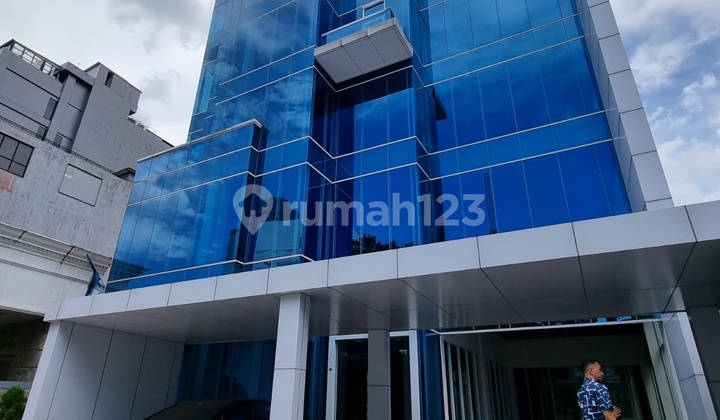 Office Building At Menteng 1067M2 Spacious Parking Area