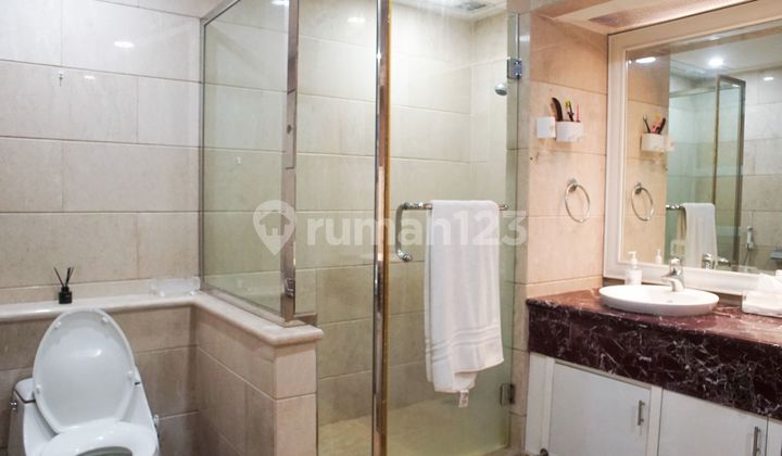 For Sale SCBD Suite Big Living Room Unit With Parking Lot 2