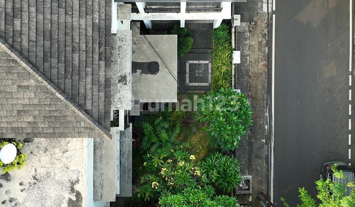 Luxurious House in Menteng 733m² 2 Stories with Jacuzzi 2