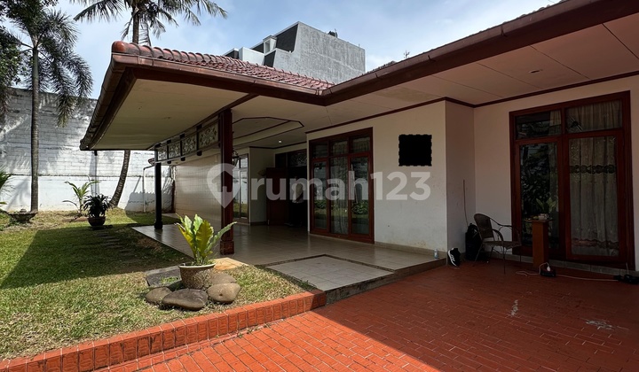 Luxurious House in Kemang 2 Floors 5 Bedrooms Large Garden