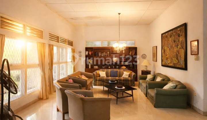 Classical House Located At Kebayoran Baru Prime Area