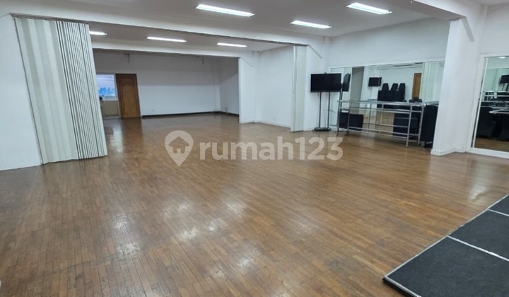 Jarang Ada! Gedung Komersial di Menteng Luas 2400M2 Strategis untuk Kantor Jarang Ada! Gedung Komersial di Menteng Luas 2400M2 Strategis untuk Kantor