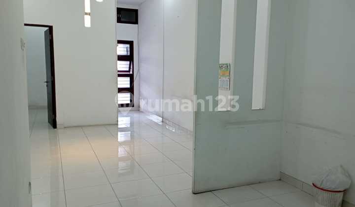 Rumah Bangunan Terawat Siap Huni di Taman Holis Indah 2 2