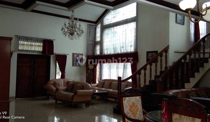 Rumah Tengah Kota Cocok Untuk Keluarga Besar di Kembar 1