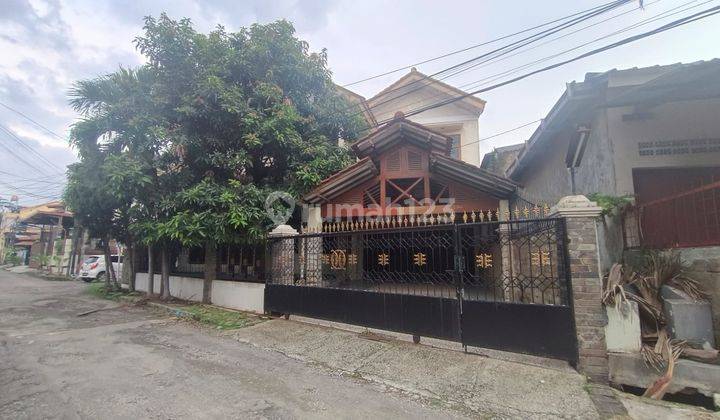 Rumah Terawat Dekat Pusat Perbelanjaan di Taman Kopo Indah 2 1