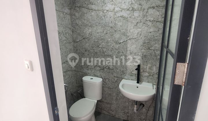 Strategis! 2 Unit Rumah Modern 4 Kamar di Kopo Dekat Pusat Belanja 2