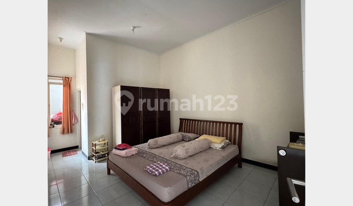 Rumah Minimalis Elegan Hunian Keluarga di Taman Holis Indah 2