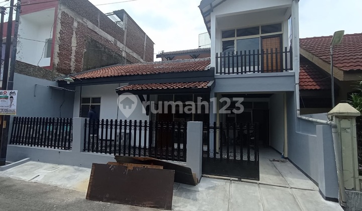 Rumah Luas 4 Kamar di Kopo Permai - Auto Nyaman & Strategis!
