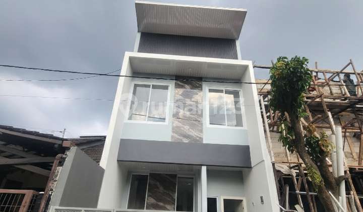 Very Strategic! Modern 4-Bedroom House in Kopo Near Shopping Center