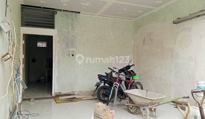 Rumah 2 Lantai, Dekat Ke Mainroad Komplek di Taman Kopo Indah 1 2