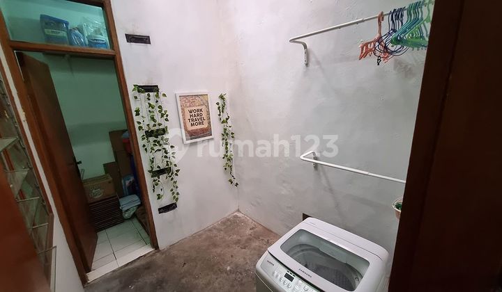House Near Minimarket, Concrete Road Access in Taman Holis Indah 1 2