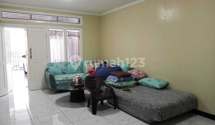 Rumah dengan Lingkungan Yang Nyaman di Taman Rahayu 1