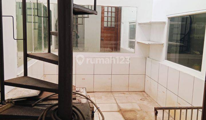 Rumah Semi Furnished di Taman Kopo Indah 3 2