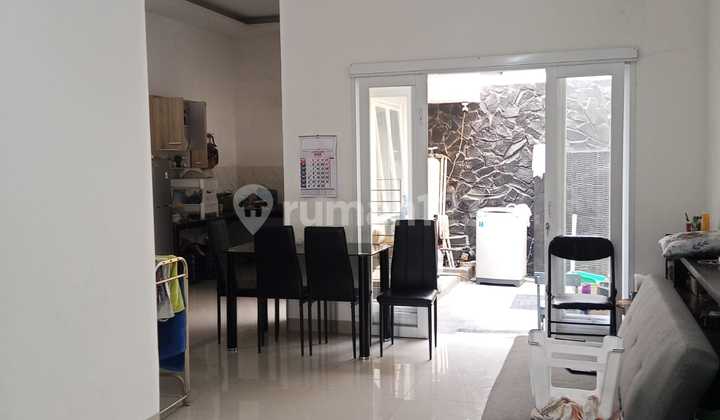 Rumah Menarik Desain Minimalis di Kopo Permai