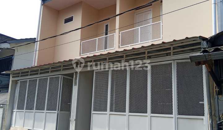 Rumah 2 Lantai, Dekat Ke Mainroad Komplek di Taman Kopo Indah 1