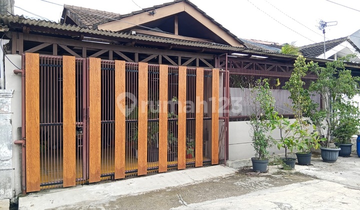 Rumah Nyaman di Area Tenang Lokasi Straetegis di Taman Kopo Indah 1