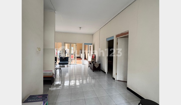 Rumah Minimalis Elegan Hunian Keluarga di Taman Holis Indah 2