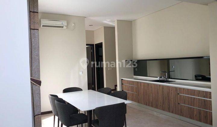 Dijual Rumah 3 Lantai Bagus SHM Utara di Navapark 2