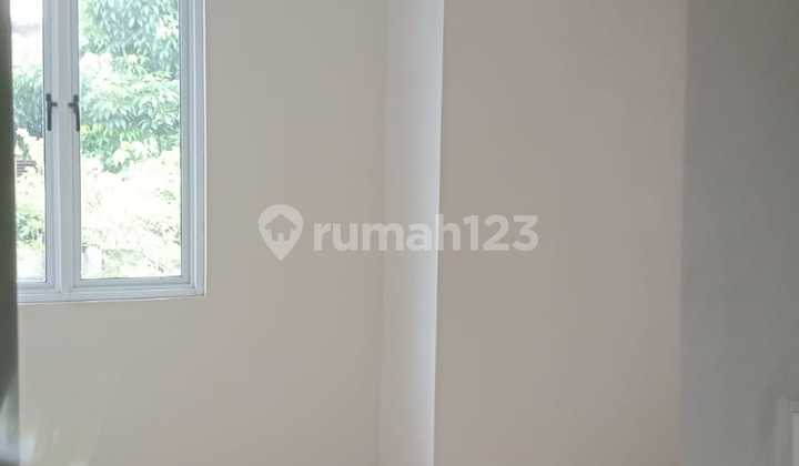 For Quick Sale: Nice 2-Story South House in Greenwich Park 2