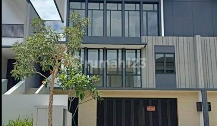 Dijual Cepat dan Rugi Rumah Baru 3 Lantai Selatan di Navapark