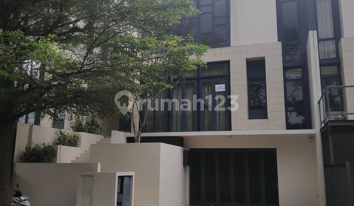 Disewakan Cepat Rumah Bagus di Cluster Lancewood Perumahan Nava Park BSD City, Perumahan Nava Park BSD City Cluster Lancewood, Sampora, Cisauk, Tangerang, Banten, Indonesia, 15345, BSD City