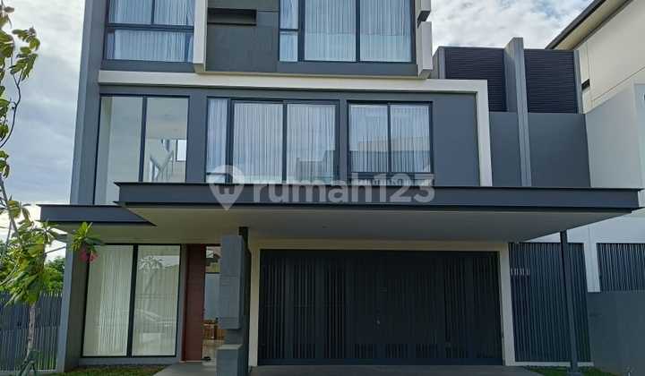 Disewakan Rumah Sultan Lyndon Bagus Navapark di Bsd City Disewakan Rumah Sultan Lyndon Bagus Navapark di Bsd City