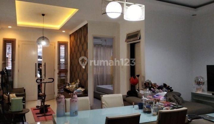 Rumah 2.5 lantai di Tebet barat bagus sekali  2