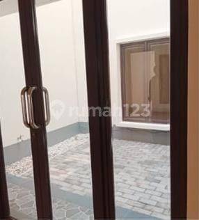 Disewakan Rumah 2 Lantai Area Bendungan Hilir, Jakarta Pusat 2