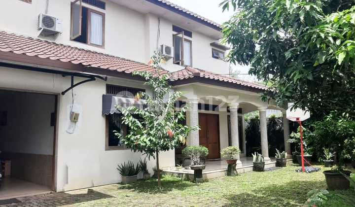 Rumah Dengan Kolam Renang Cinere Depok