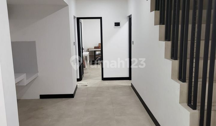 Rumah Mewah 3 Lantai Dengan Kolam Renang Pondok Indah Jakarta Selatan 2