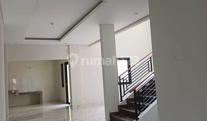 Fully Renovated House Ready to Live In, Flood-Free in the Tourist City of Cibubur 2