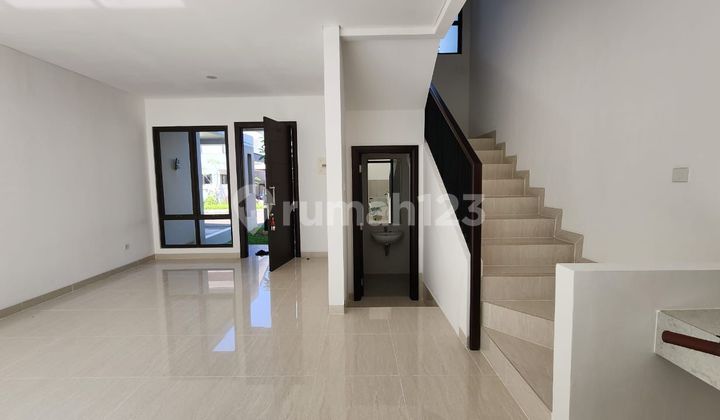 Rumah Dua Lantai di Podomoro Golf View Depok 2